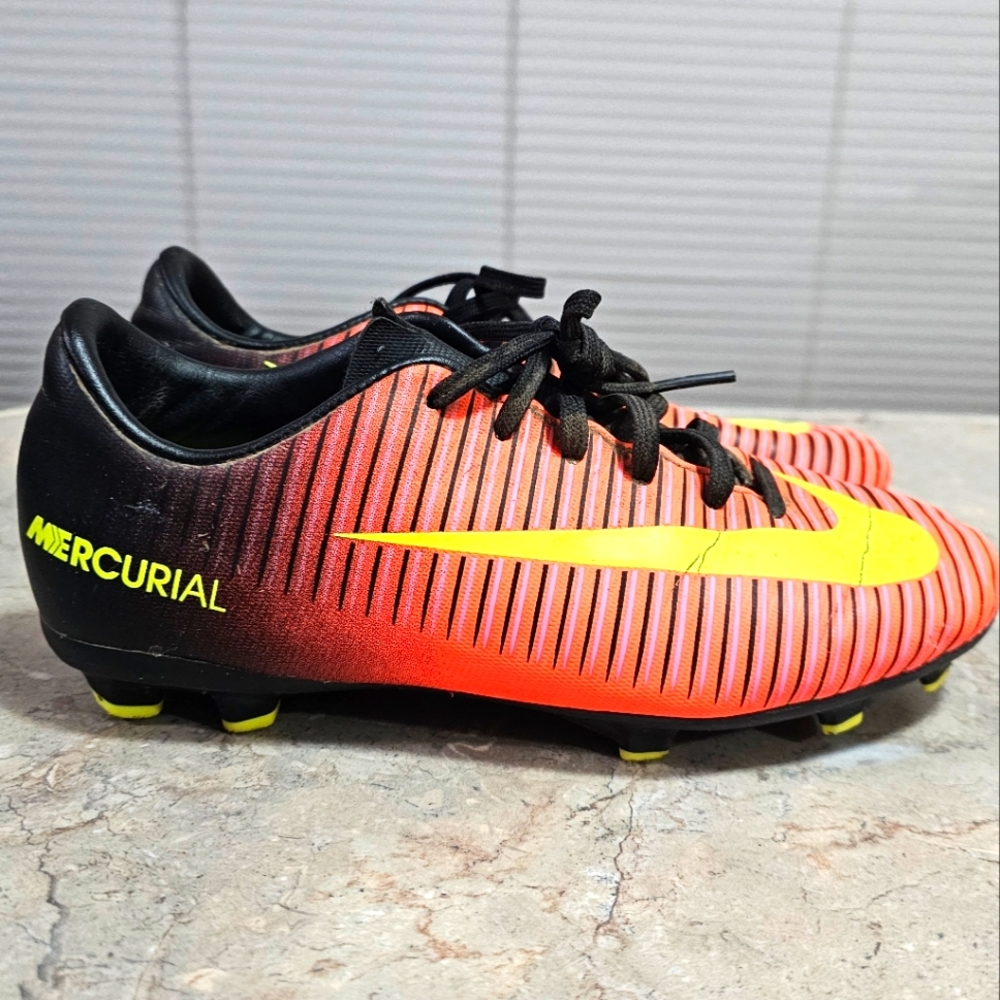 Nike Jr. Mercurial Vapor XI FG Soccer Cleats Orange Yellow Black Size 1 (Youth)